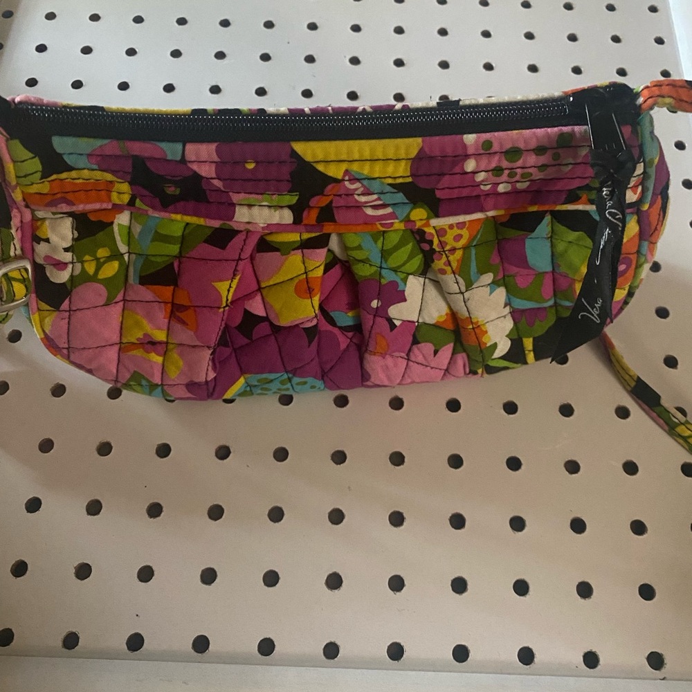 Vera Bradley Crossbody excellent condition. Preowned. - Picture 3 of 3